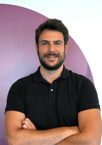 Enis ile tanış